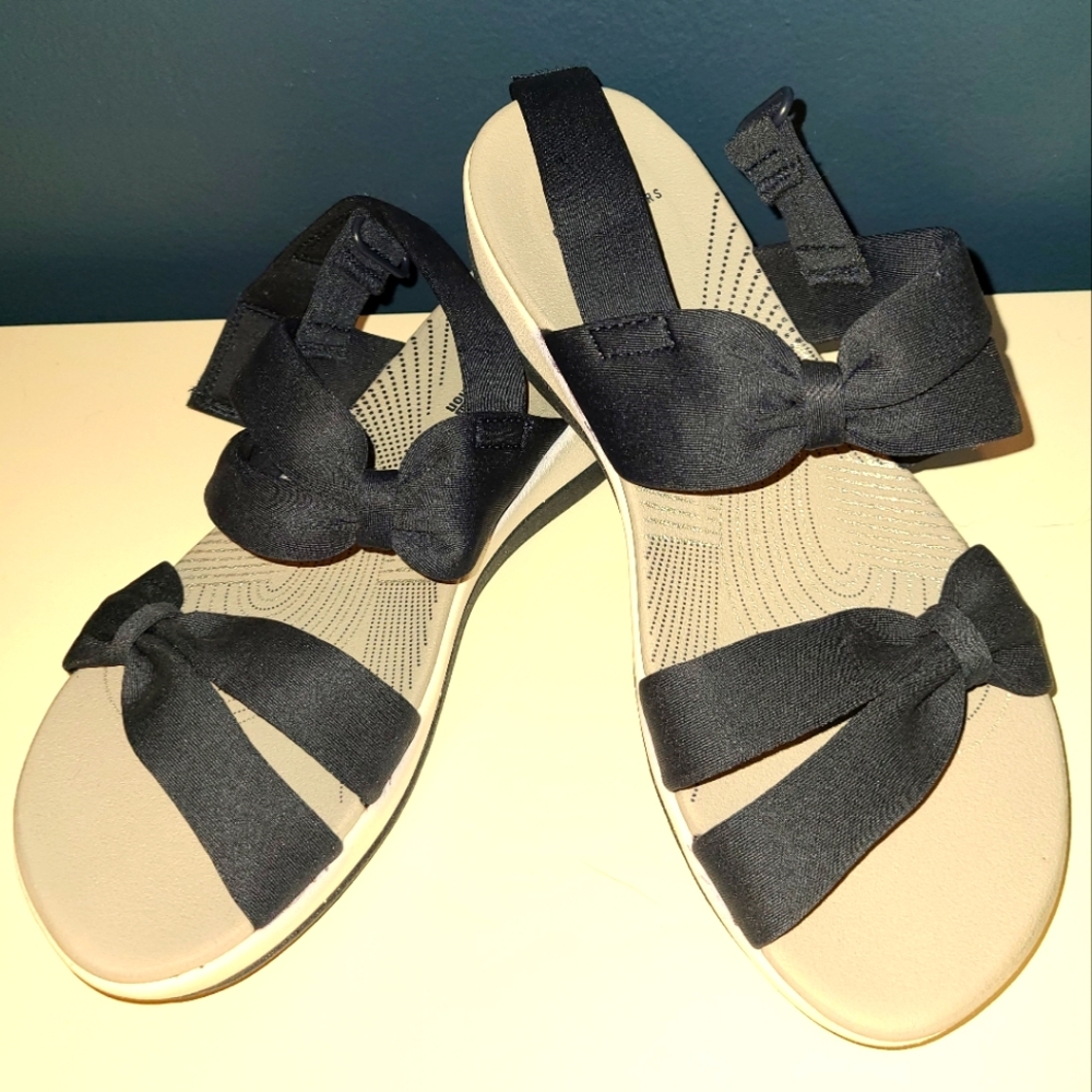 Clark's cloud stepper sandals in navy